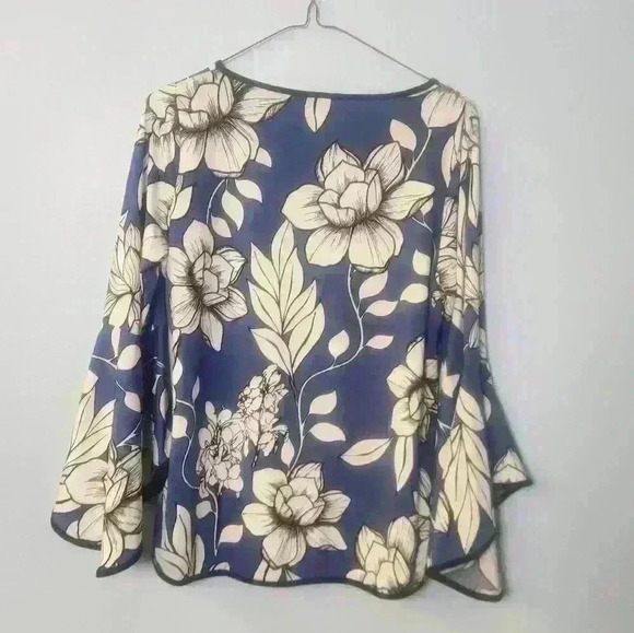 Coco Bianco belle sleeve blue white black floral polyester spandex blouse size M - Picture 7 of 11